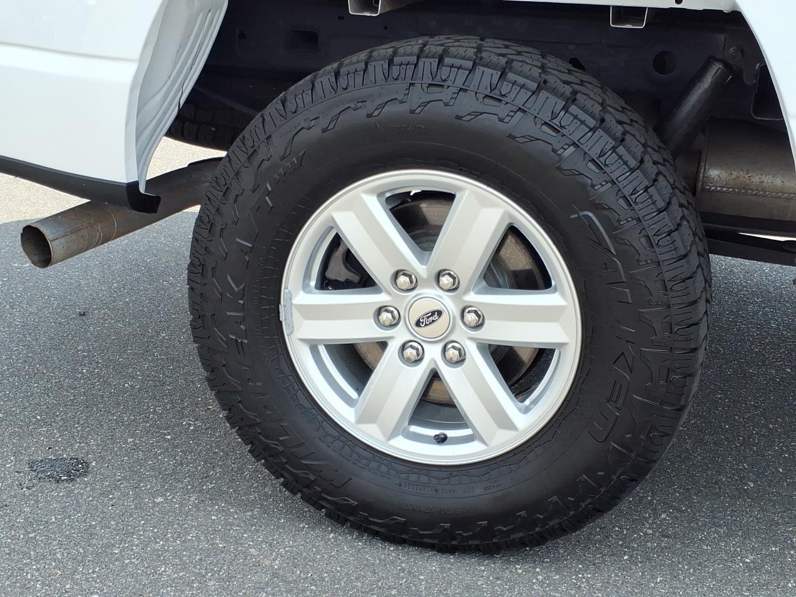 Used 2022 Oxford White Ford XLT image 10