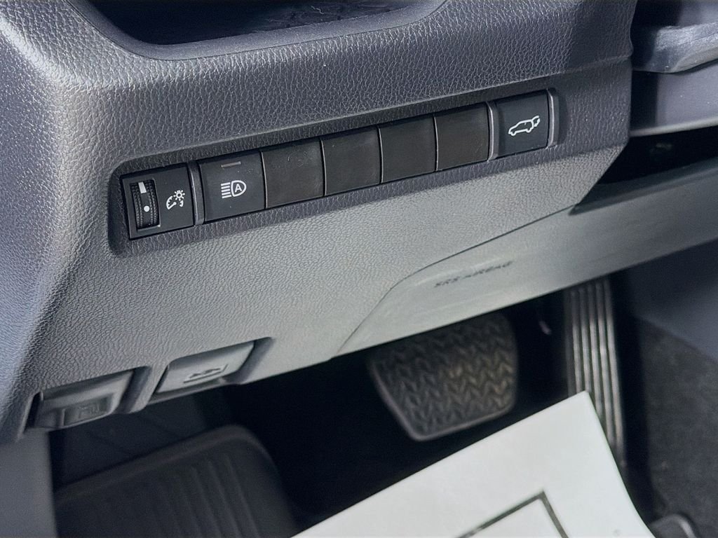 Used 2025 Ice Cap Toyota XLE image 10