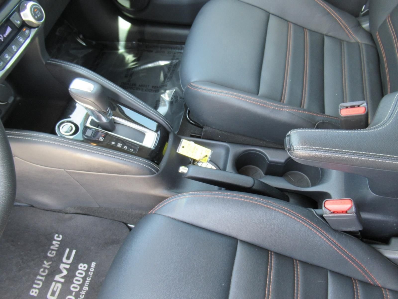 Used 2020 White Nissan SR image 19