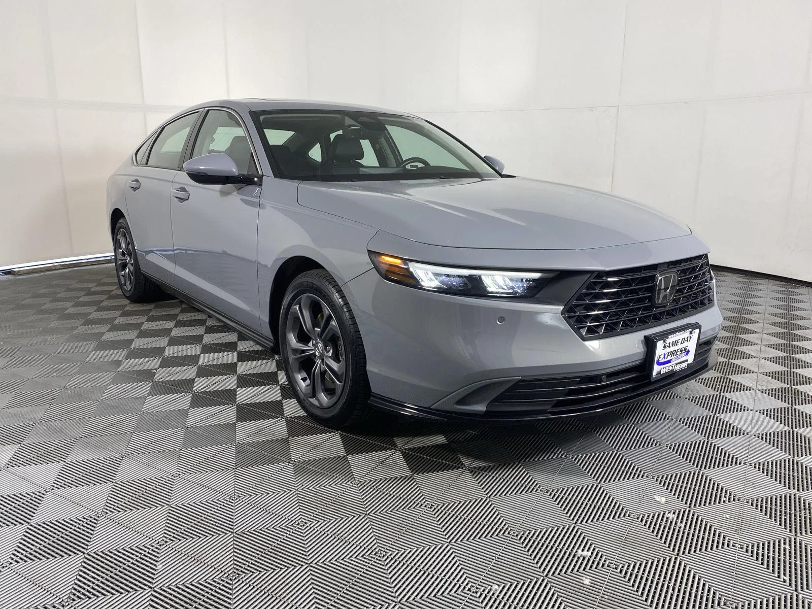 Used 2024 Urban Gray Pearl Honda EX-L image 10