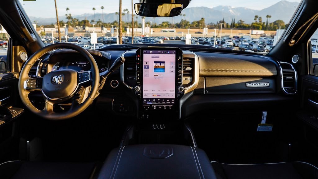 2025 RAM 3500 Laramie - Photo 15