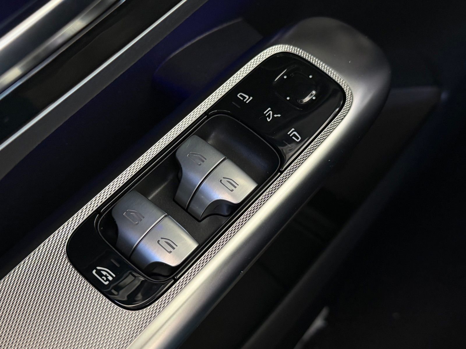 New 2026 MANUFAKTUR Alpine Grey Mercedes-Benz GLC 300 image 21