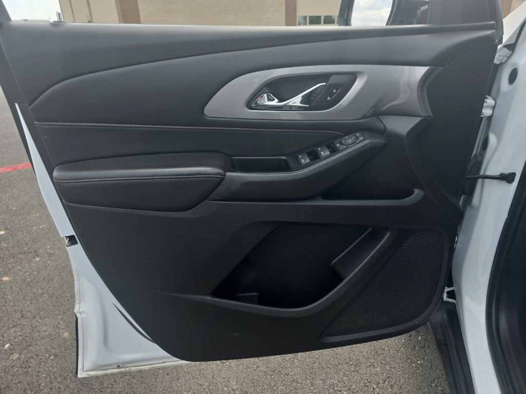 Used 2018 White Chevrolet LT image 9