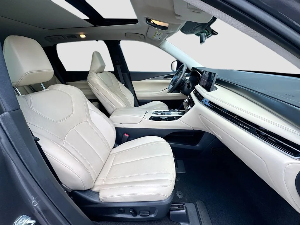 Used 2023 Gray INFINITI LUXE image 31