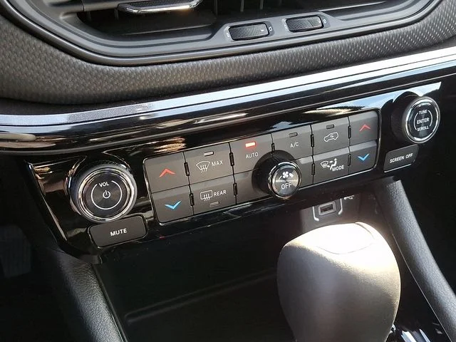 New 2026 Black Jeep Latitude image 15