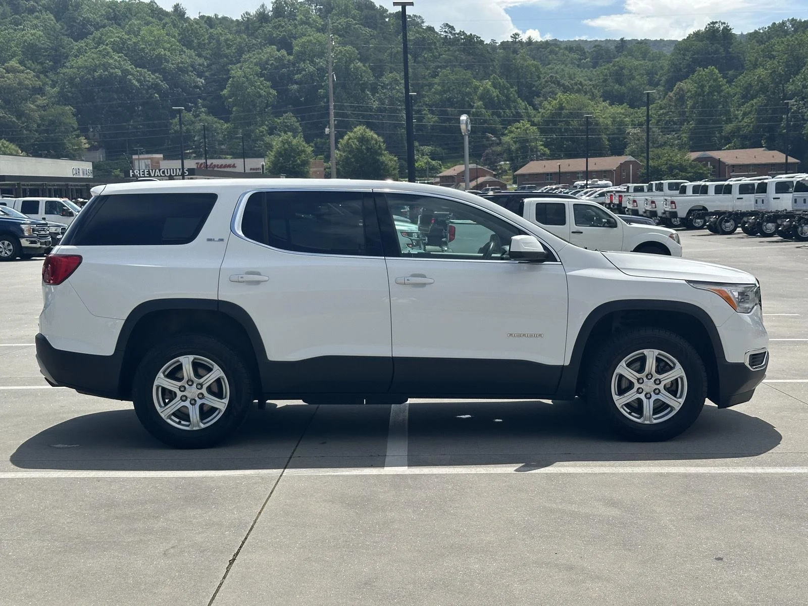 Used 2019 Summit White GMC SLE image 8