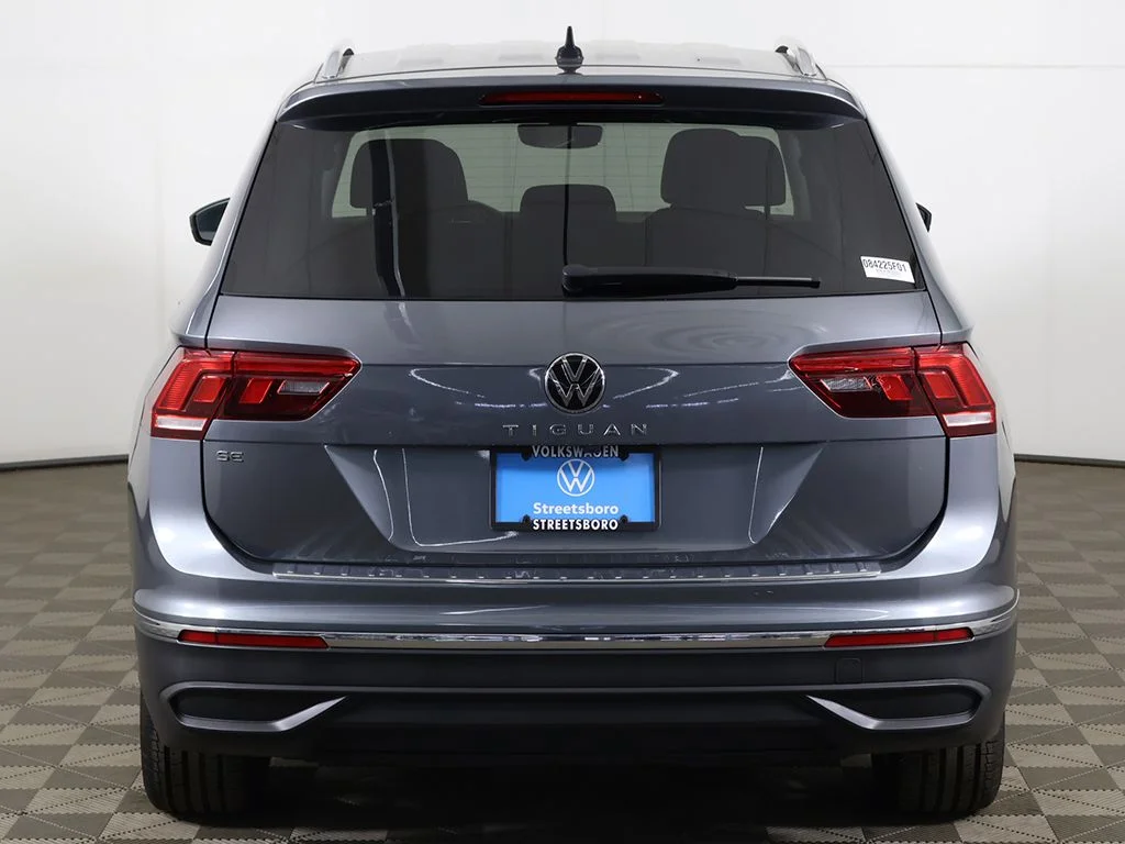 Used 2023 Platinum Gray Metallic Volkswagen 2.0T SE image 13