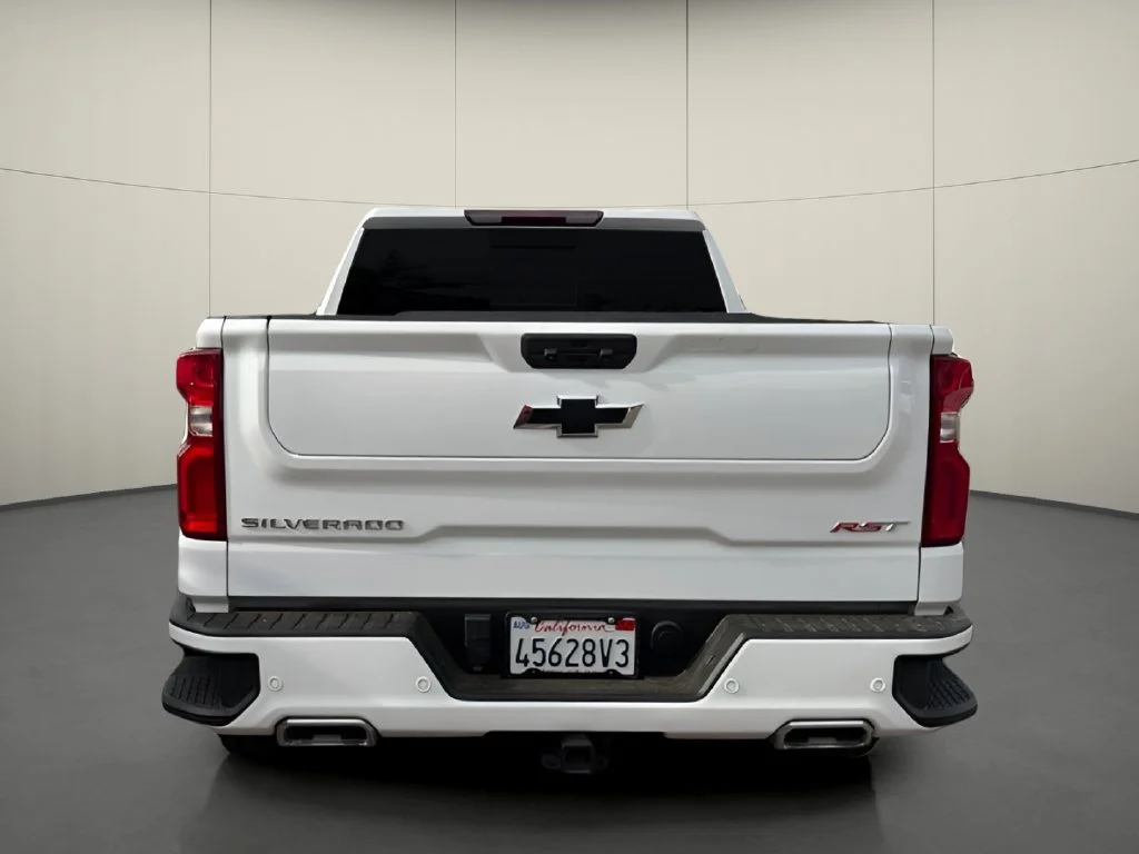Used 2023 SUMMIT WHITE Chevrolet RST image 7
