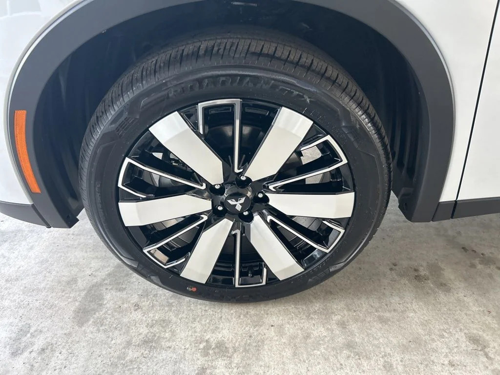 New 2026 White Mitsubishi SE image 14