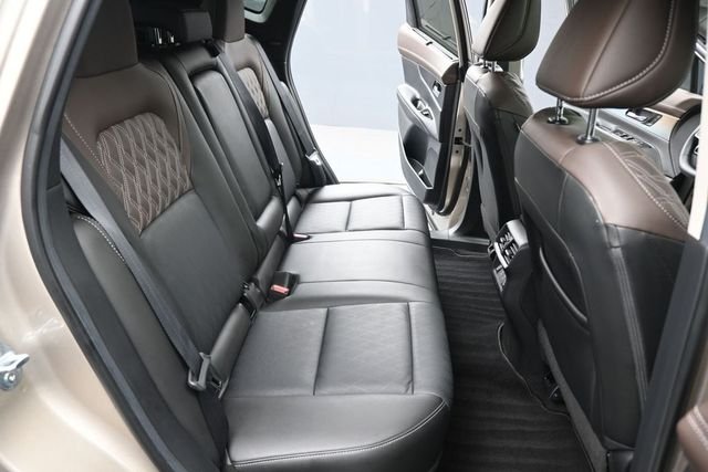 Used 2025 Gold Nissan Platinum image 29