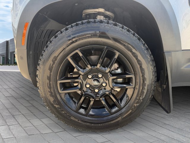 Used 2023 Eiger Grey Metallic Land Rover S image 9