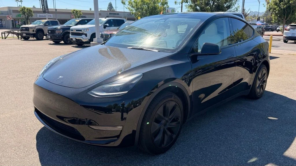 Used 2025  Tesla Long Range image 2