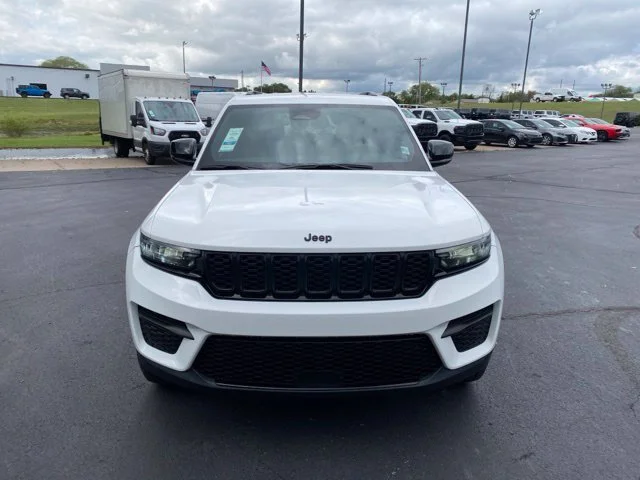 Used 2024 White Jeep Altitude image 2