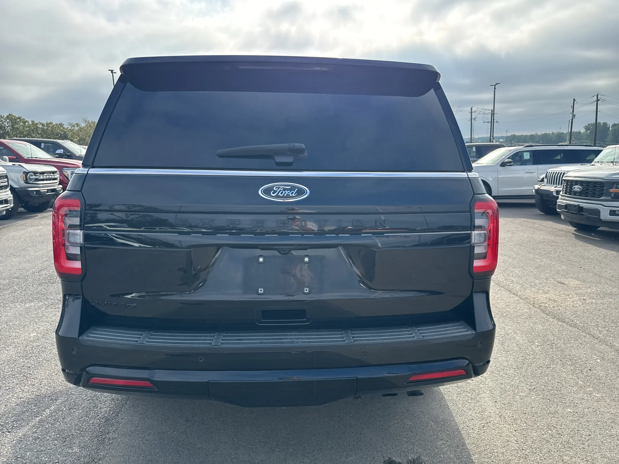 Used 2022 Agate Black Metallic Ford Limited image 7