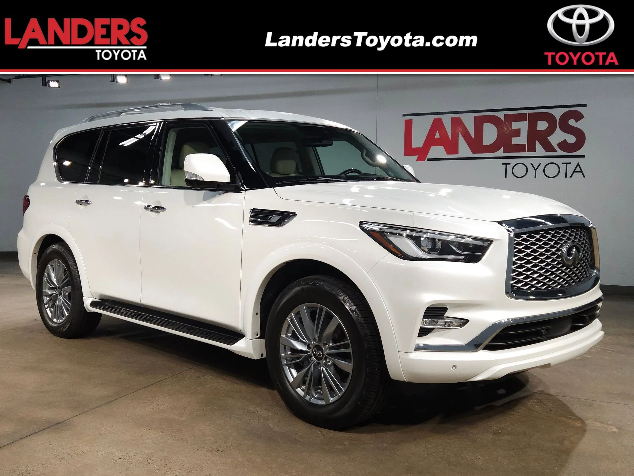 2021 INFINITI QX80's photo