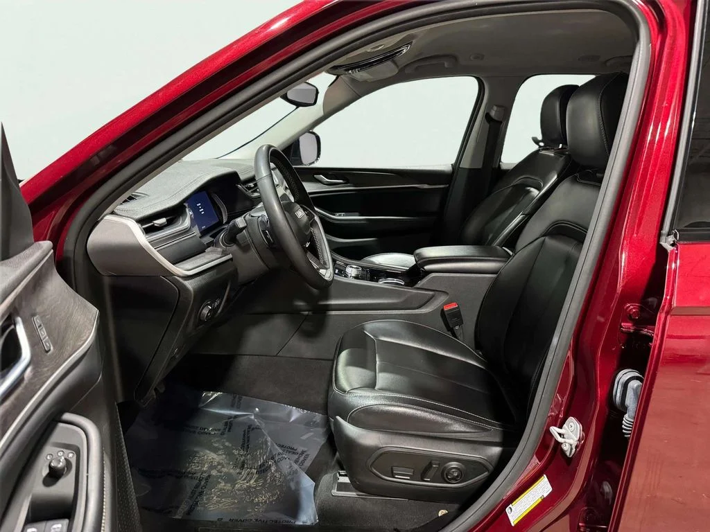 Used 2023 Velvet Red Pearlcoat Jeep Limited image 21