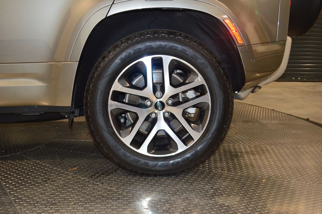 Used 2022 Gray Land Rover XS Edition image 14