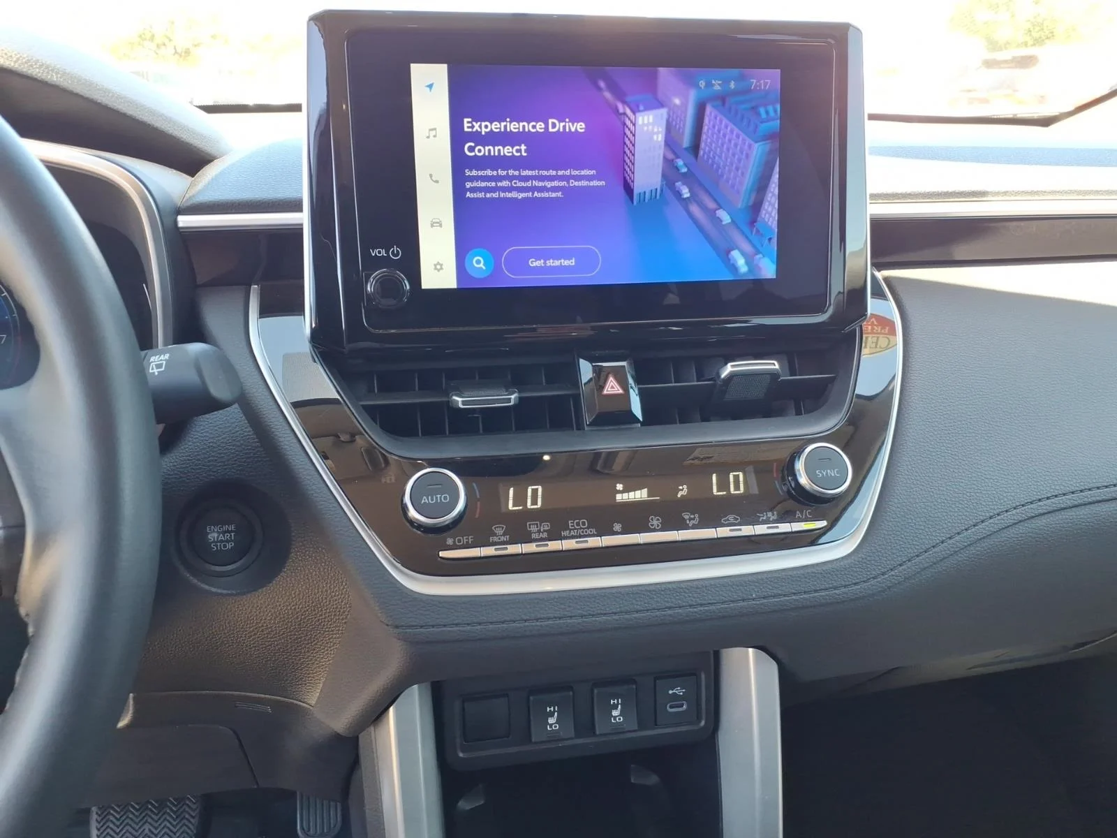 2025 Toyota Corolla Cross XLE - Photo 14