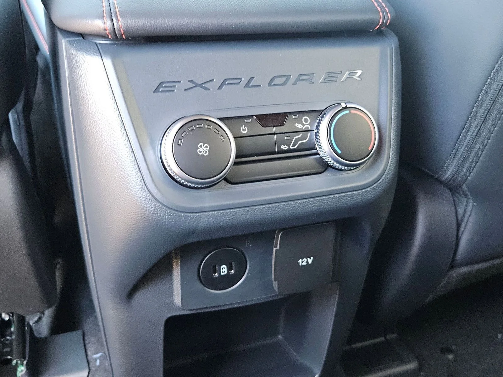 New 2026 Carbonized Gray Metallic Ford ST-Line image 23