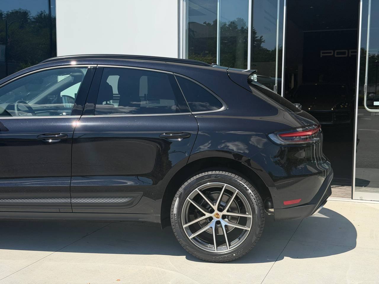 2026 Porsche Macan T - Photo 11