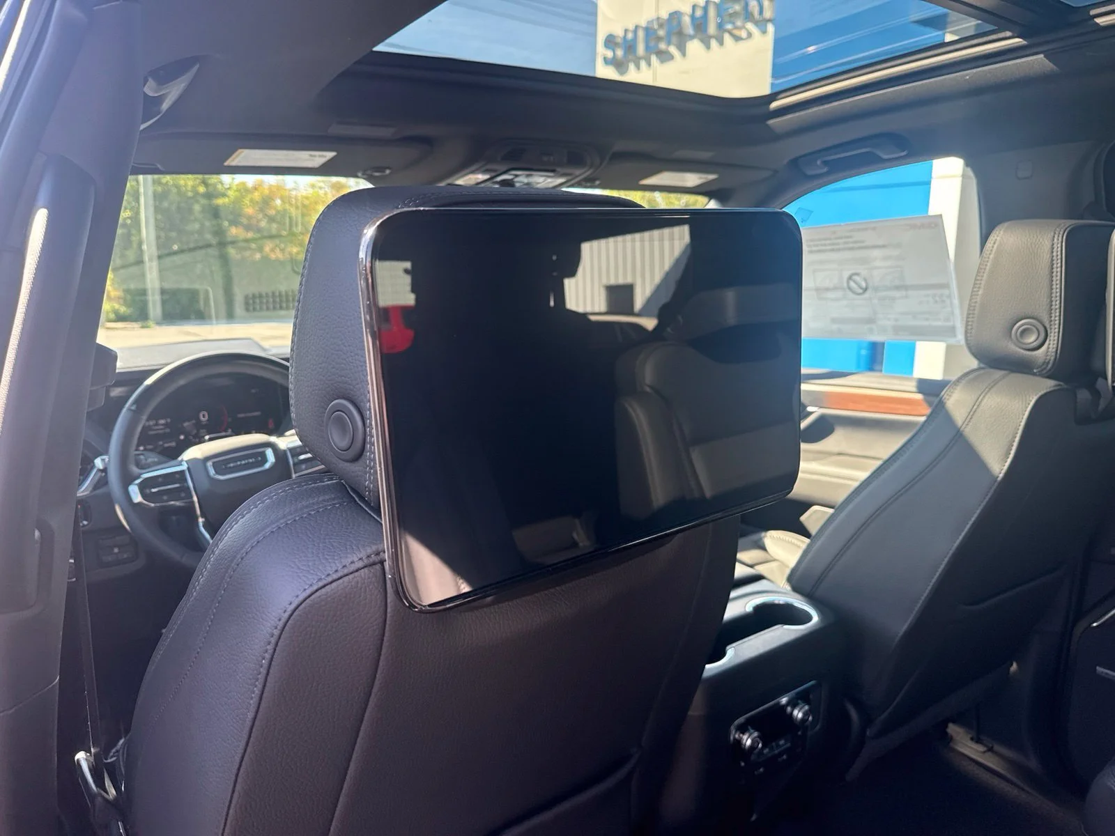 2026 GMC Yukon Denali - Photo 20