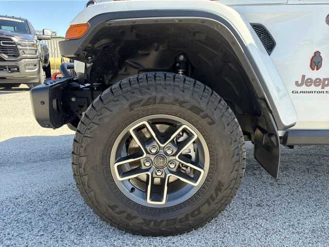Used 2025 White Jeep Mojave image 33