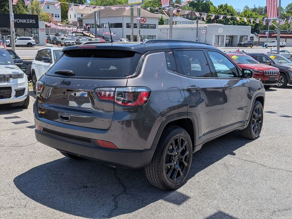 Used 2023 Gray Jeep Latitude image 6