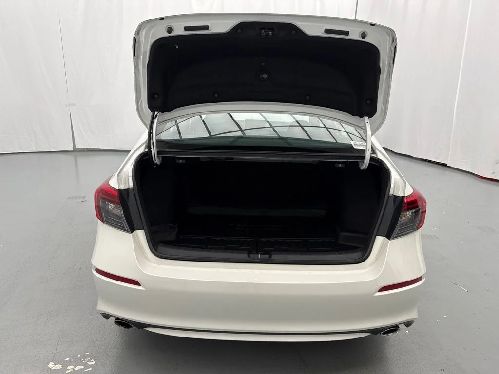 Used 2024 White Honda Base image 9