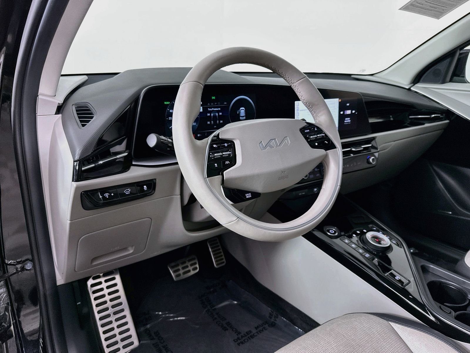 Used 2024 Aurora Black Kia Wave image 9