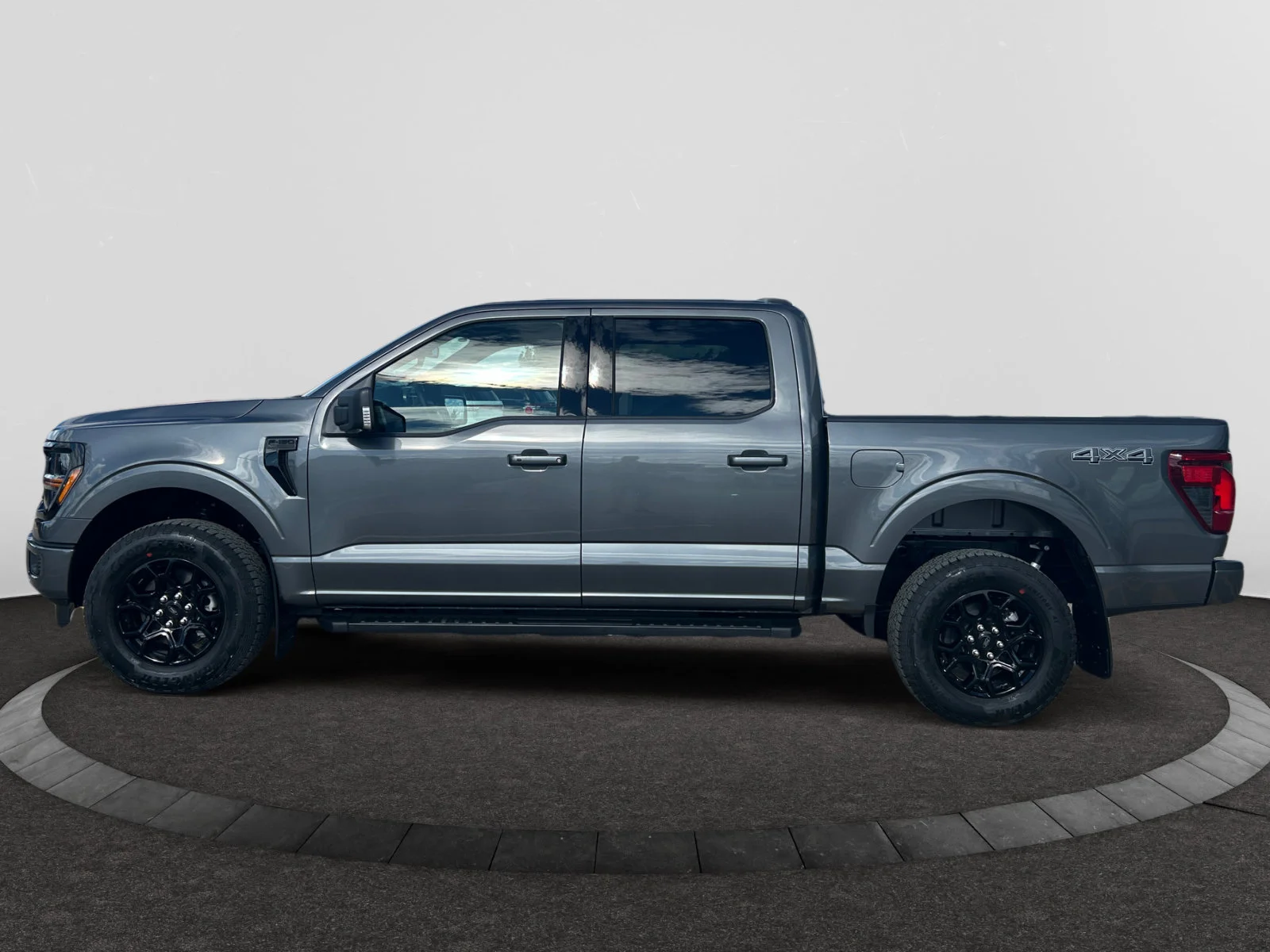 New 2026 Carbonized Grey Metallic Ford XLT image 2