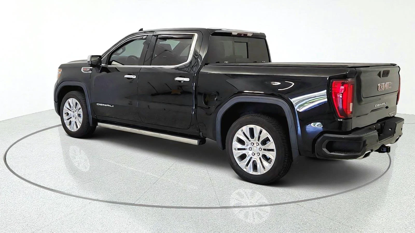 Used 2019 ONYX BLACK GMC Denali image 6