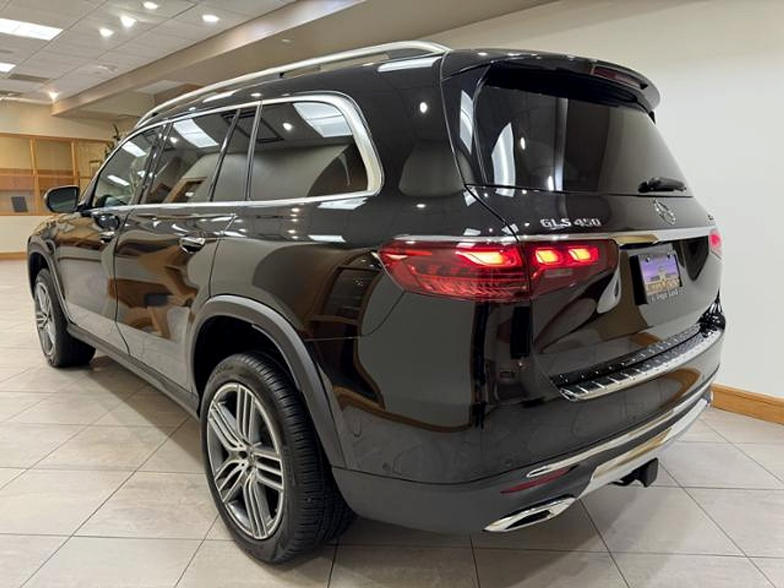 Certified Used 2025 Obsidian Black Metallic Mercedes-Benz GLS 450 image 3