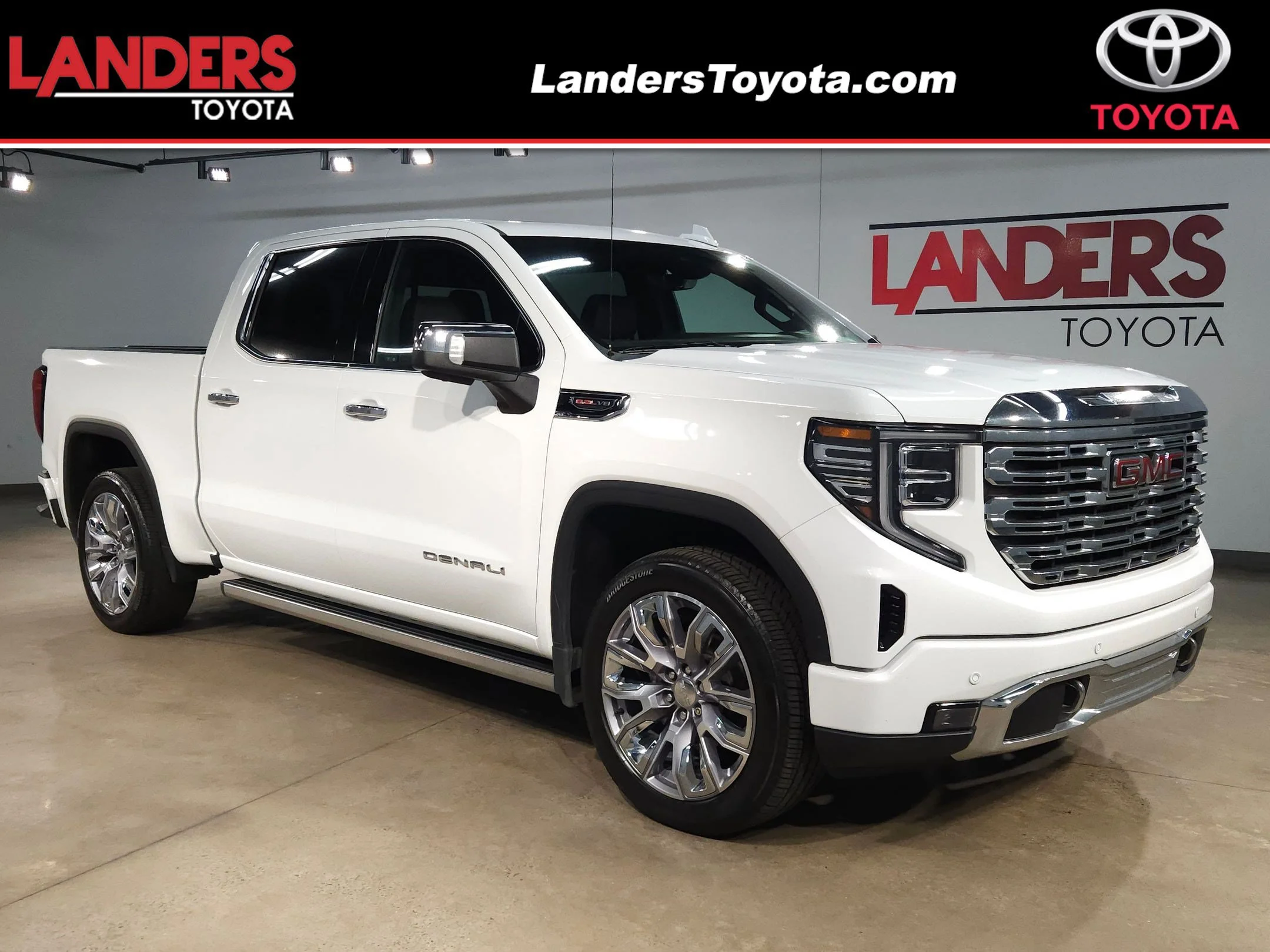 2022 GMC Sierra 4WD Crew Cab Short Box Denali's photo