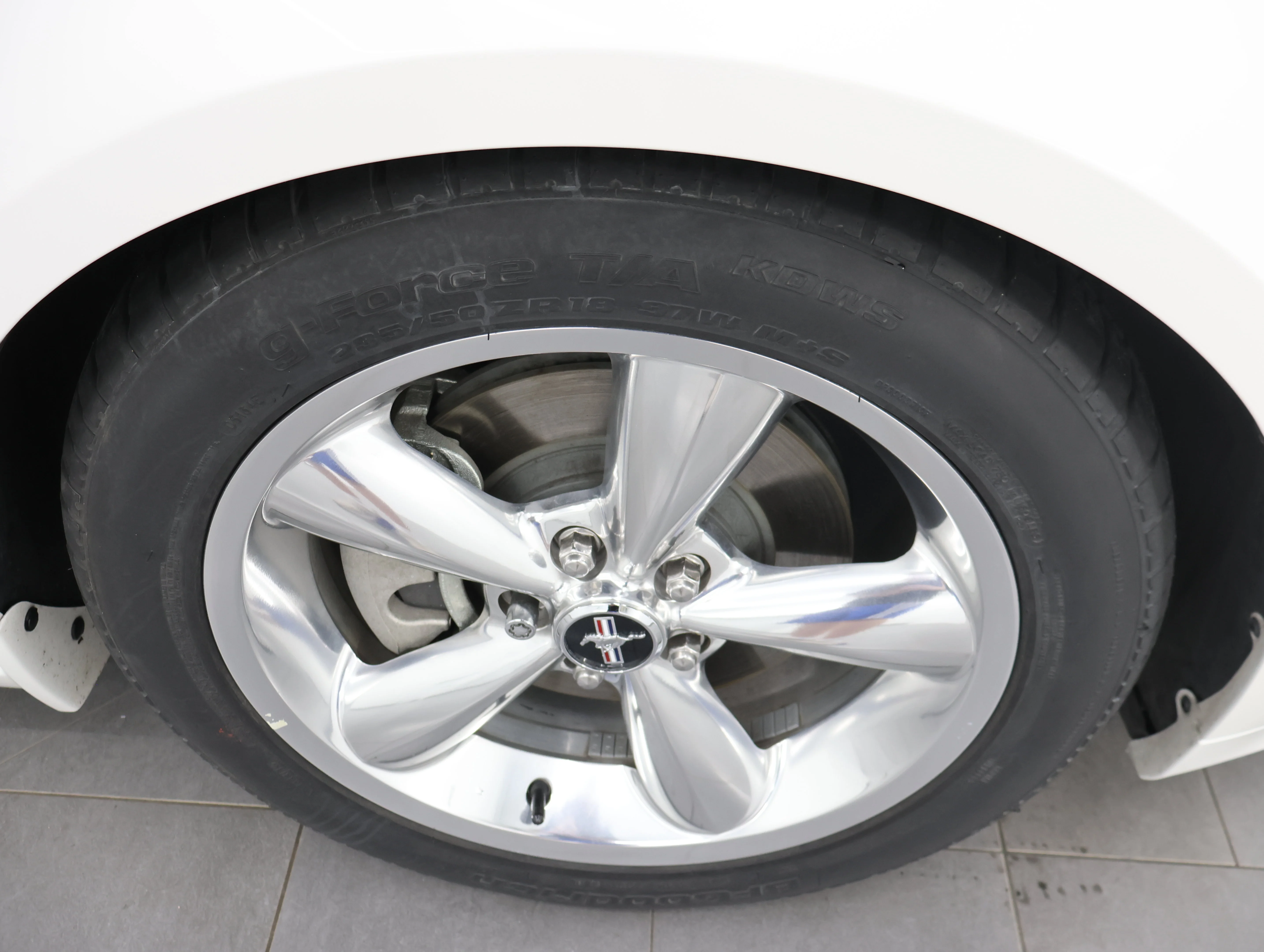 Used 2007 Performance White Ford GT Premium image 3