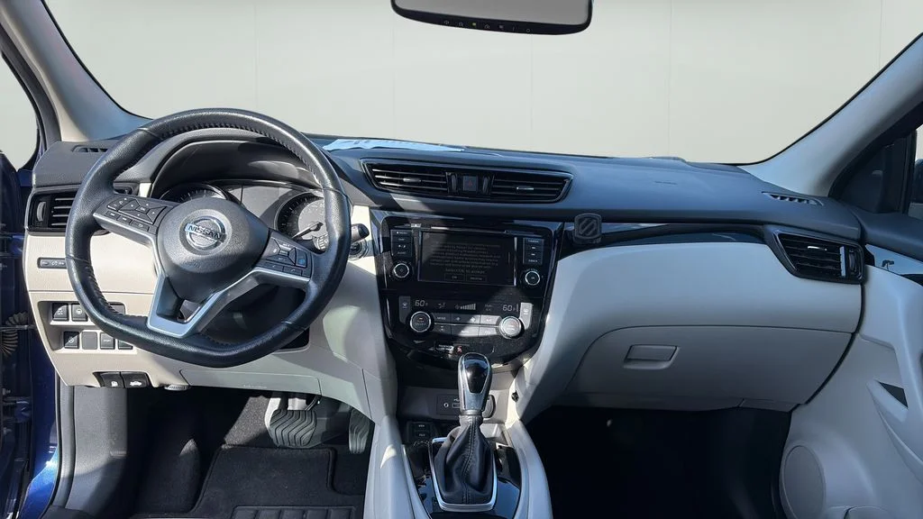 Used 2022 Blue Nissan SL image 12