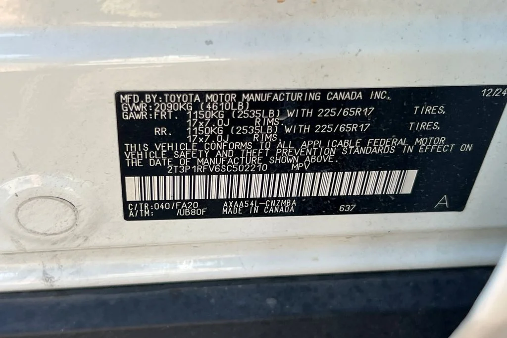 Used 2025 White Toyota XLE image 33