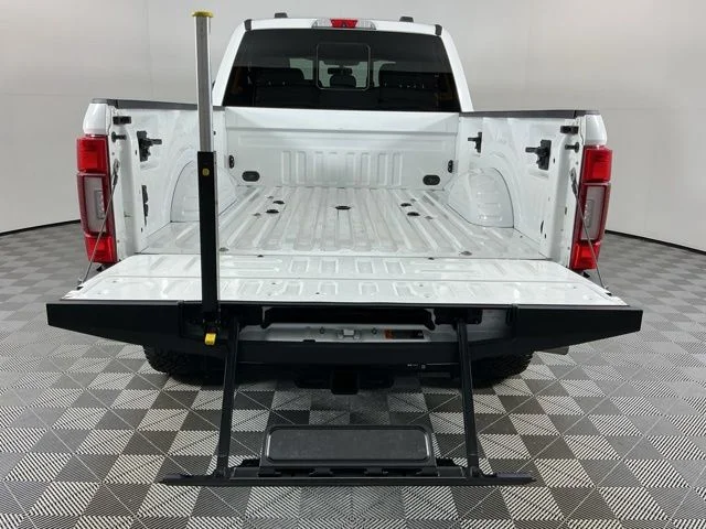 Used 2022  Ford Platinum image 8