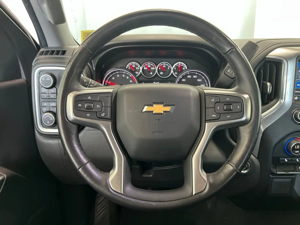 Used 2020 Blue Metallic Chevrolet LT image 5