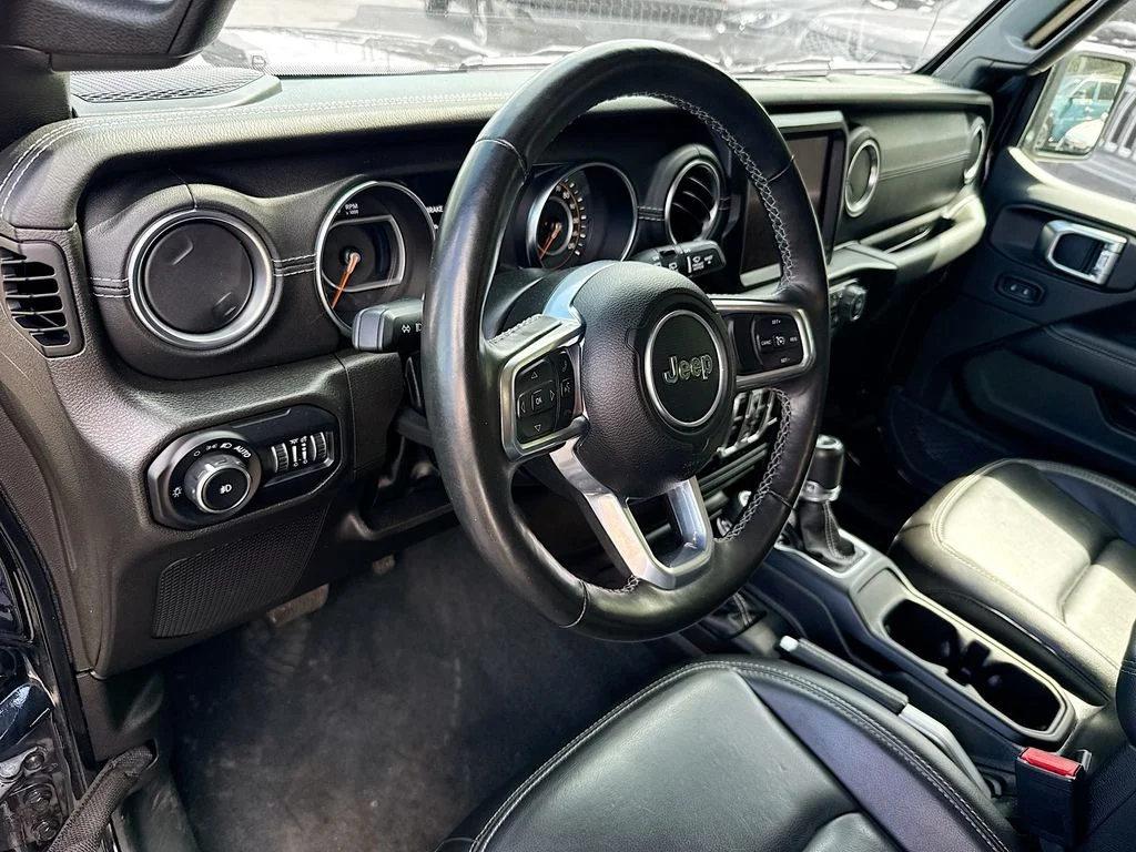 Used 2022 Black Jeep Unlimited Sahara image 10