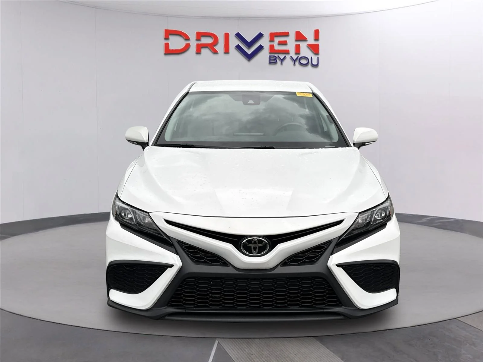 Used 2024 Ice Cap Toyota SE image 3
