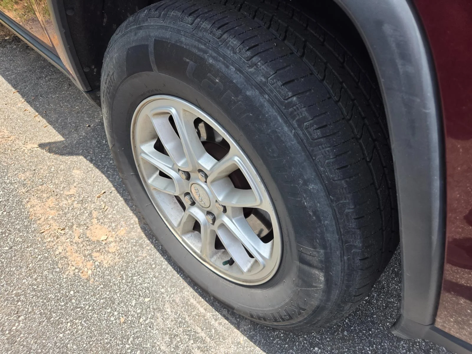 Used 2018 Red Jeep Laredo E image 4