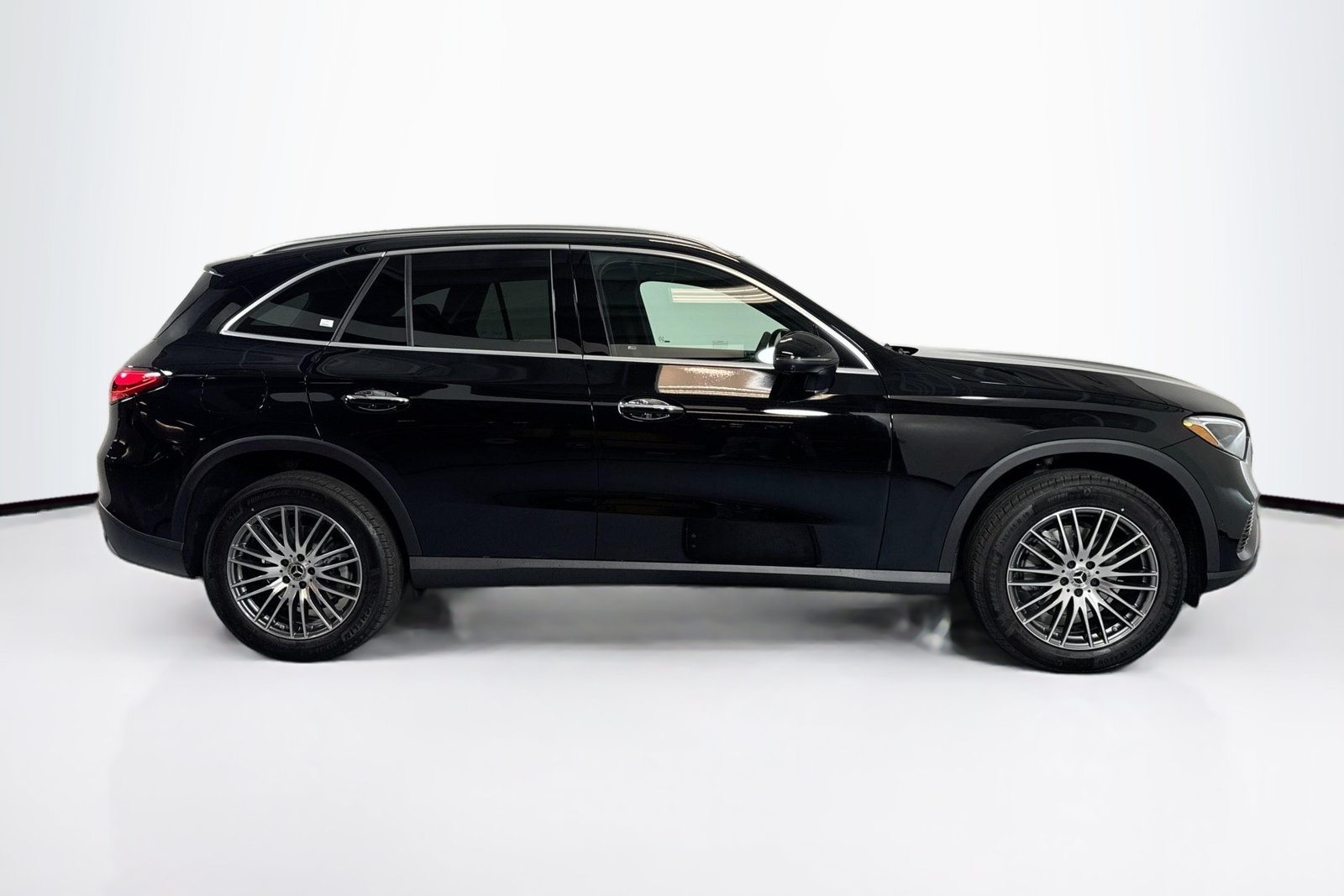 New 2026 Black Mercedes-Benz GLC 300 image 4