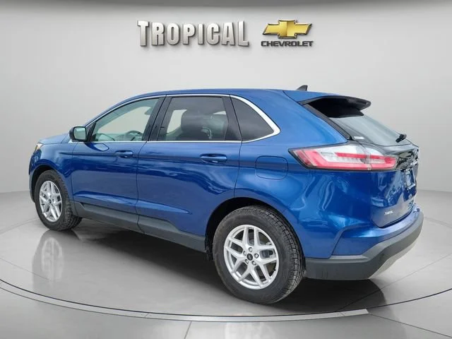 Used 2024 Blue Ford SEL image 3
