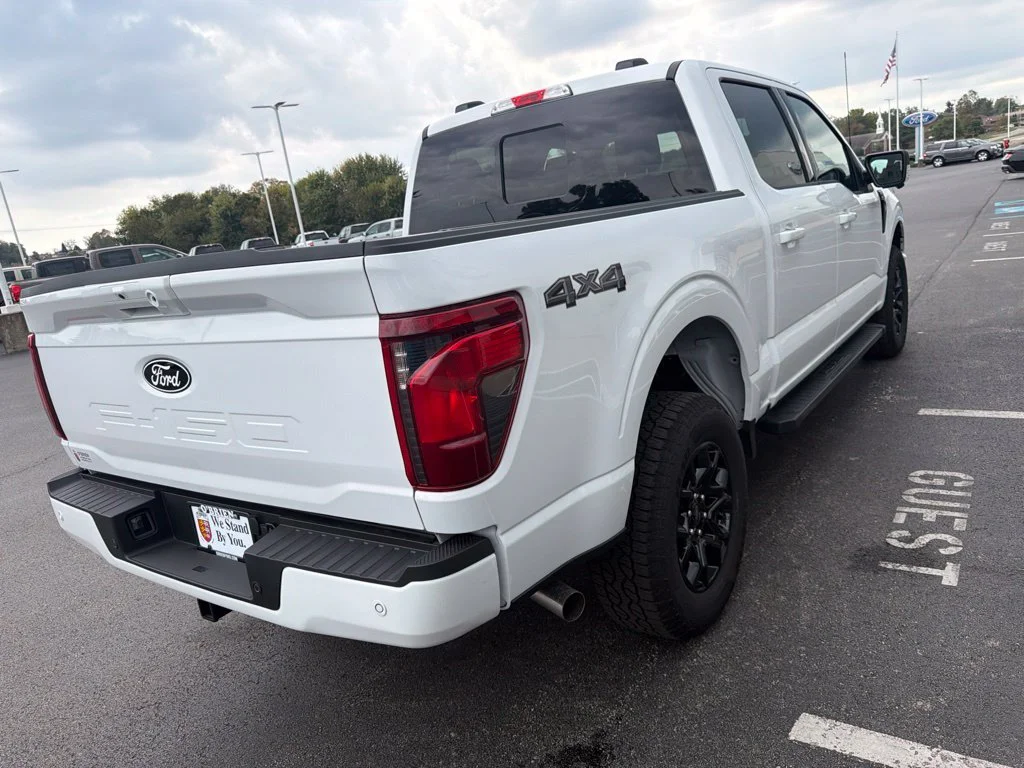 New 2026 Oxford White Ford XLT image 5