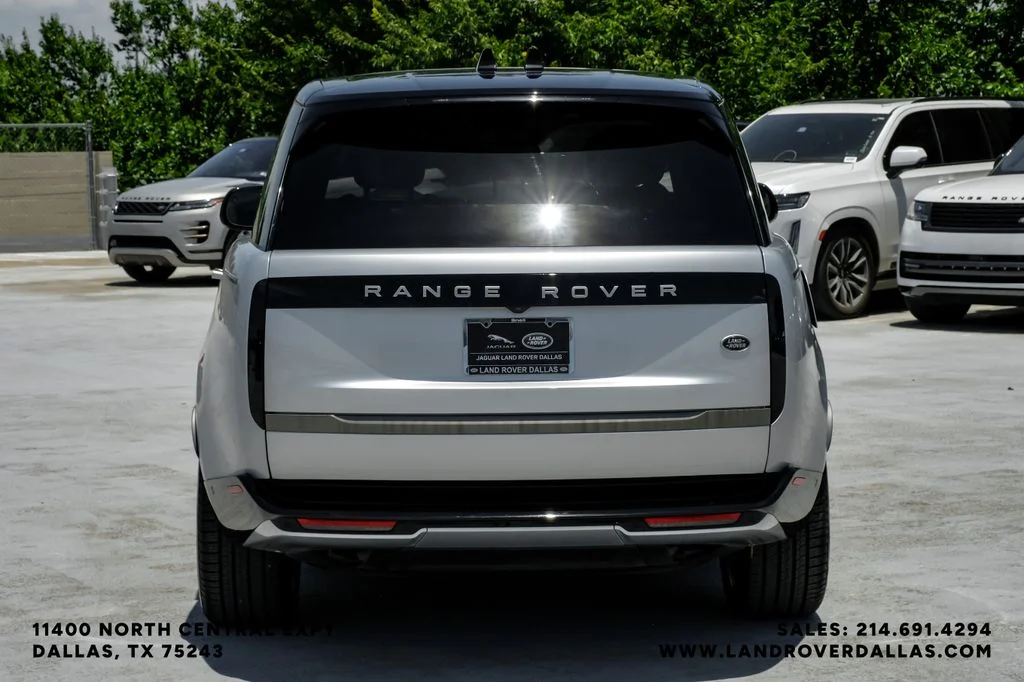 Used 2023 Hakuba Silver Metallic Land Rover SE image 7