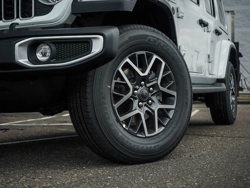 New 2026 Bright White Clearcoat Jeep Sahara image 6