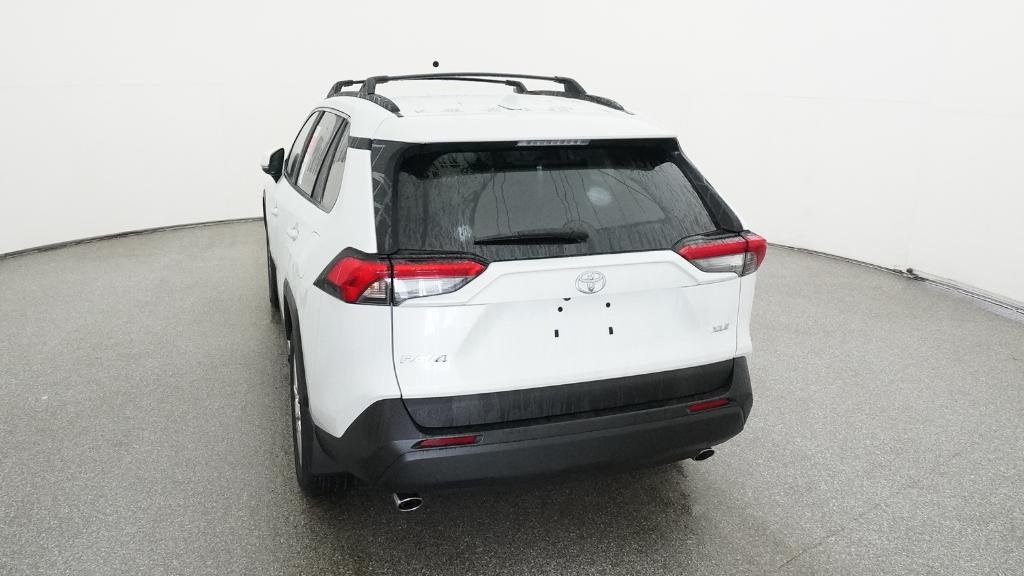 Certified Used 2025 Pearl Toyota XLE Premium image 35