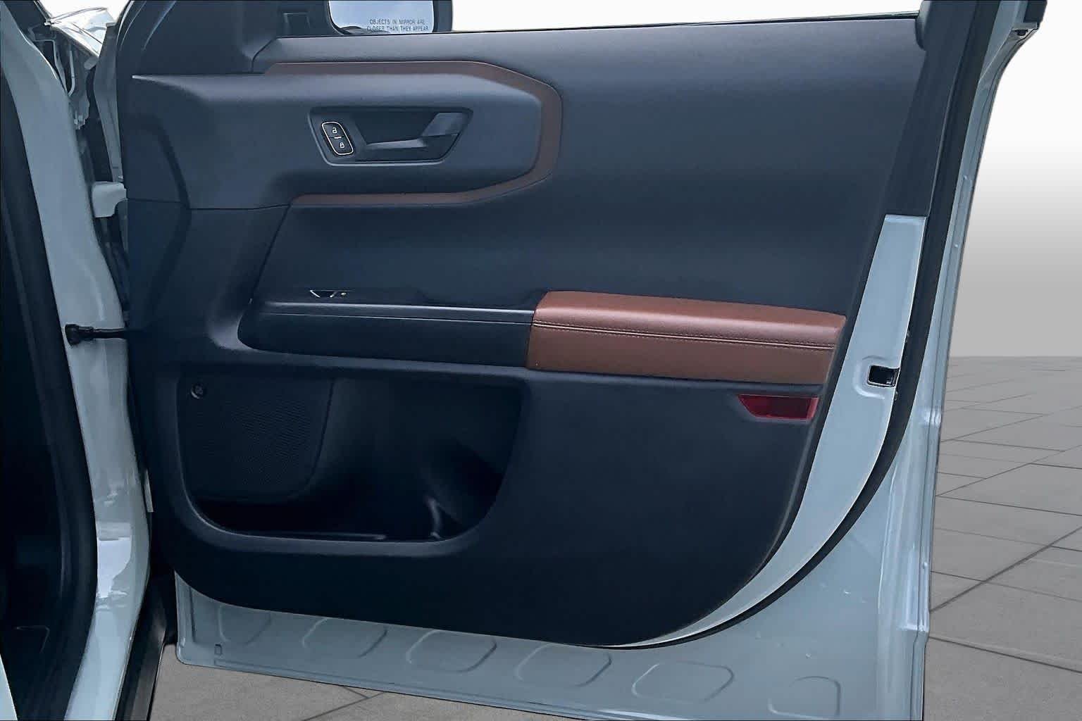 Used 2023 Cactus Gray Ford Badlands image 25