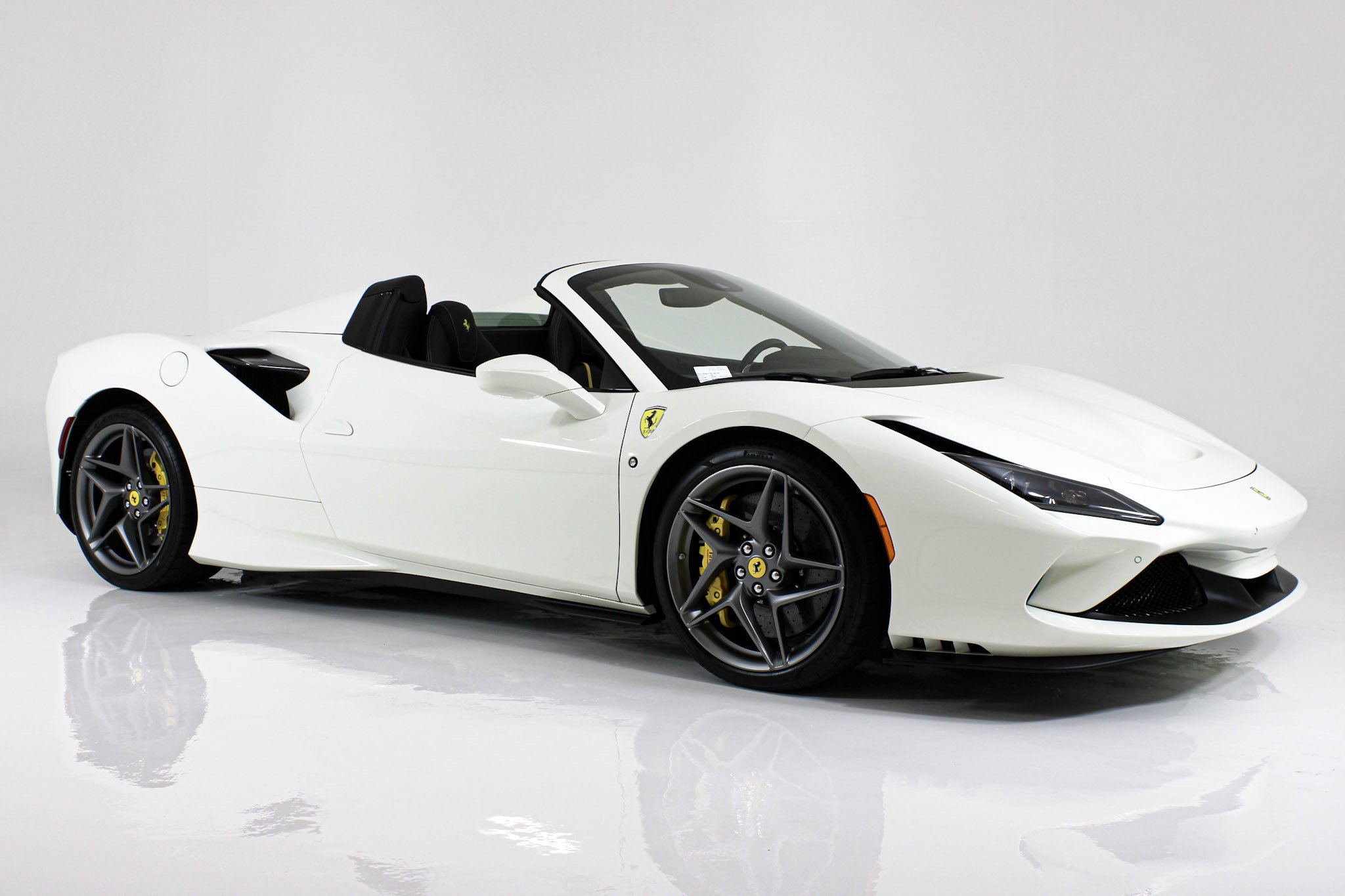 Used 2022 White Ferrari  image 18