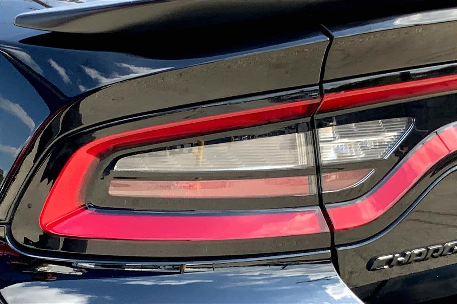 Used 2018 Pitch Black Clearcoat Dodge SXT Plus image 28